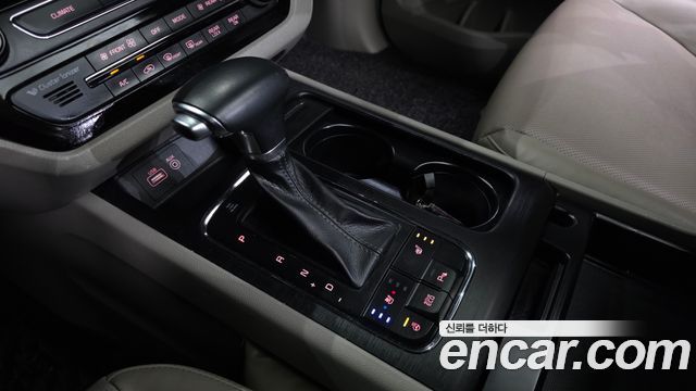 Kia Carnival 9-seater Luxury 2018 — фото 9