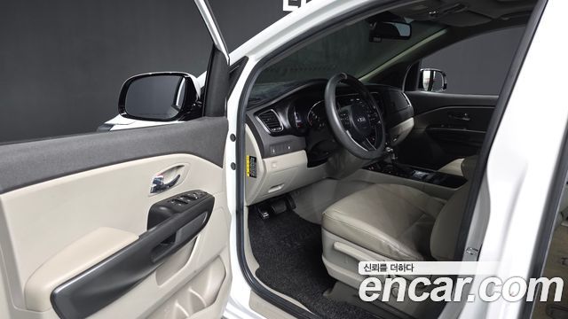Kia Carnival 9-seater Luxury 2018 — фото 10