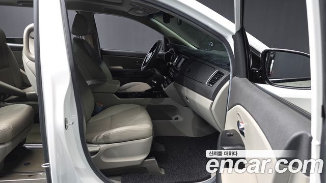 Kia Carnival 9-seater Luxury 2018 — фото 11