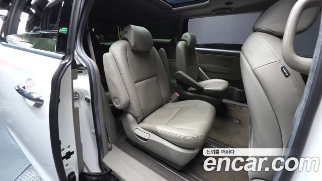 Kia Carnival 9-seater Luxury 2018 — фото 12