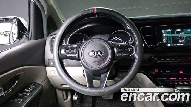 Kia Carnival 9-seater Luxury 2018 — фото 13