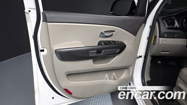 Kia Carnival 9-seater Luxury 2018 — фото 24