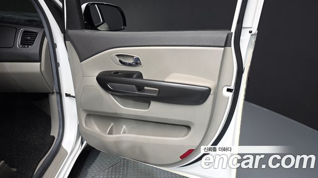 Kia Carnival 9-seater Luxury 2018 — фото 25