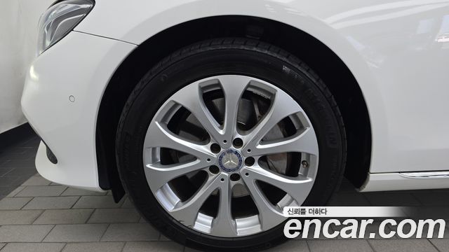 Mercedes-Benz E-Class (W213) E300 Exclusive 2017 — фото 5
