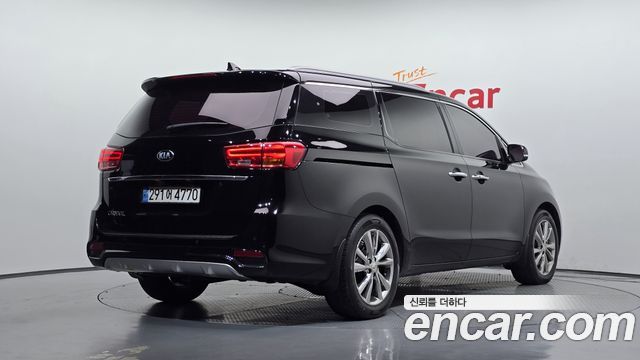 Kia Carnival 9-Seater Noblesse 2019 — фото 2