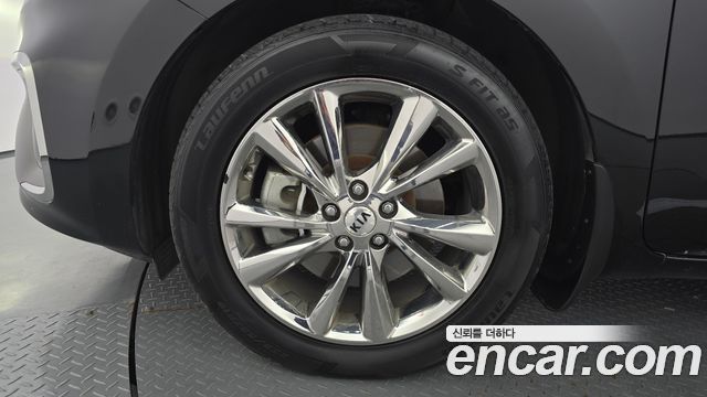 Kia Carnival 9-Seater Noblesse 2019 — фото 5