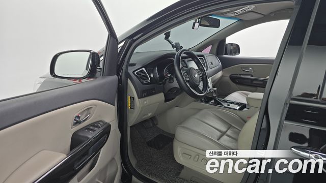 Kia Carnival 9-Seater Noblesse 2019 — фото 10