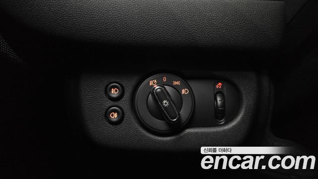 MINI Cooper Clubman Classic 2nd 2023 — фото 19