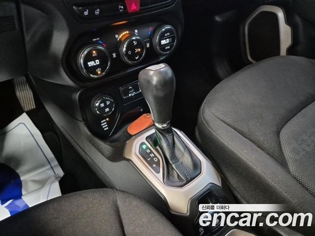 Jeep Renegade 2.0 Diesel Longitude AWD 2016 — фото 8