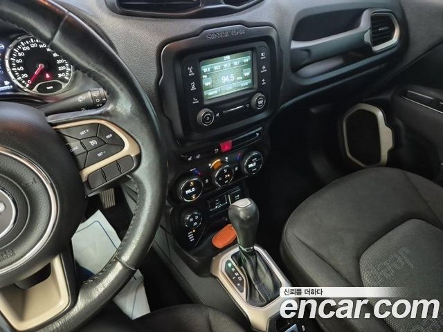 Jeep Renegade 2.0 Diesel Longitude AWD 2016 — фото 10