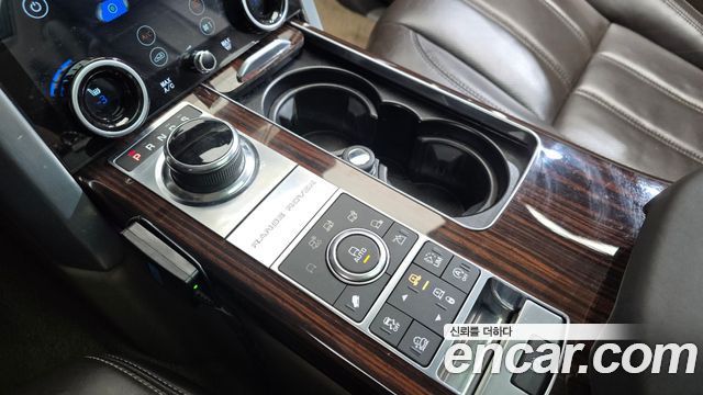 Land Rover Range Rover (IV) 4.4 SDV8 Vogue SE DIESEL 2017 — фото 9