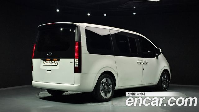 Hyundai Staria 4WD Tourer 11-Seater Modern 2023 — фото 2