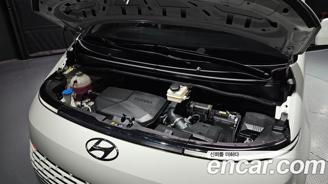 Hyundai Staria 4WD Tourer 11-Seater Modern 2023 — фото 6