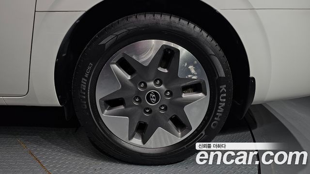 Hyundai Staria 4WD Tourer 11-Seater Modern 2023 — фото 21
