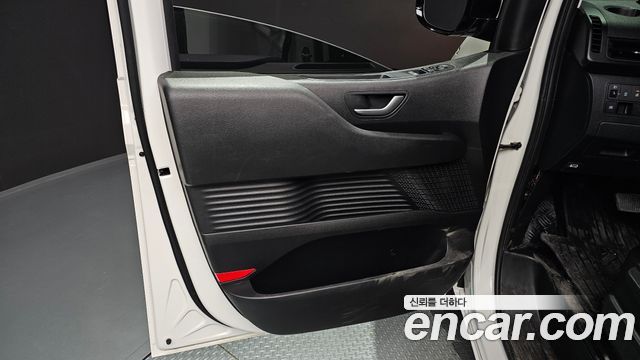 Hyundai Staria 4WD Tourer 11-Seater Modern 2023 — фото 24