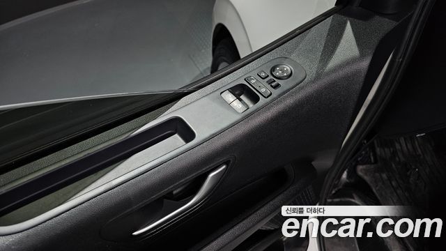 Hyundai Staria 4WD Tourer 11-Seater Modern 2023 — фото 32