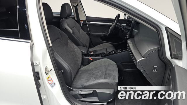Volkswagen Golf (VIII) 2.0 TDI Prestige 2025 — фото 26