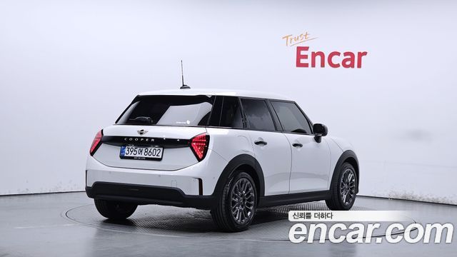 MINI Cooper C (IV) 5Door Essential 2025 — фото 2