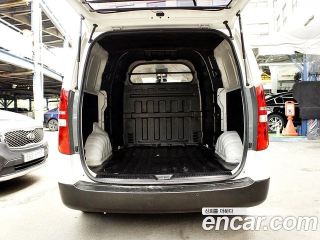 Hyundai Grand Starex Van 5-Seater Style 2019 — фото 21