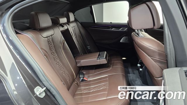 BMW 5 Series (G30) M550i xDrive 2021 — фото 11