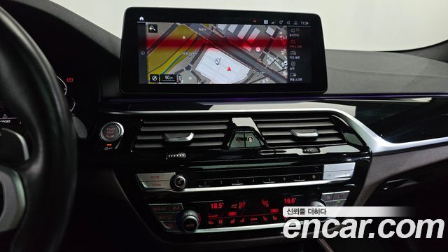 BMW 5 Series (G30) M550i xDrive 2021 — фото 12