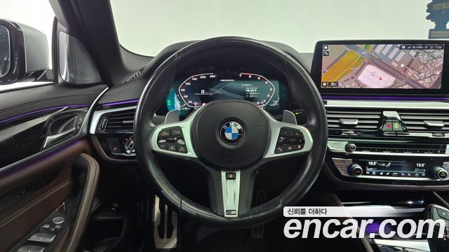 BMW 5 Series (G30) M550i xDrive 2021 — фото 13