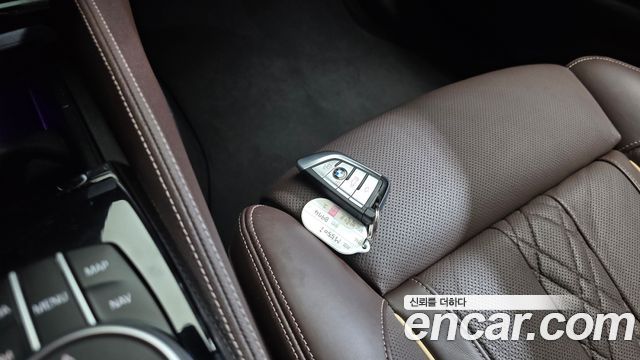 BMW 5 Series (G30) M550i xDrive 2021 — фото 15