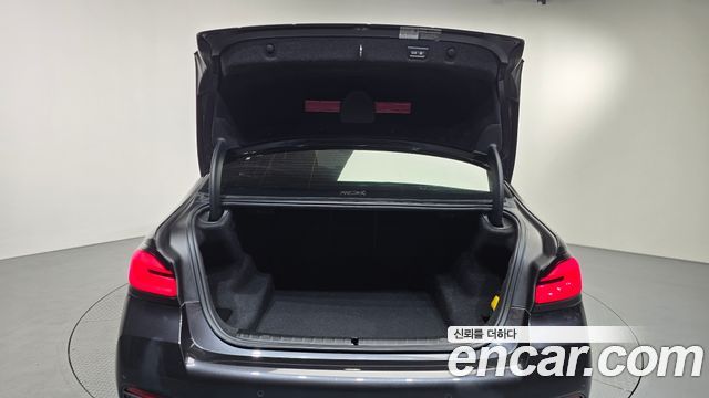 BMW 5 Series (G30) M550i xDrive 2021 — фото 19