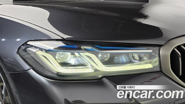 BMW 5 Series (G30) M550i xDrive 2021 — фото 22