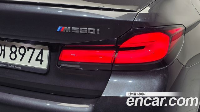 BMW 5 Series (G30) M550i xDrive 2021 — фото 23