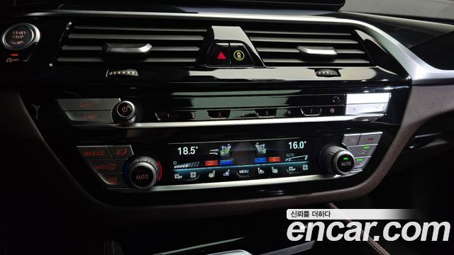 BMW 5 Series (G30) M550i xDrive 2021 — фото 30