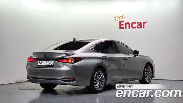 Lexus ES300h (VII) Executive 2023 — фото 2