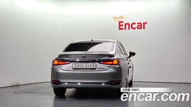Lexus ES300h (VII) Executive 2023 — фото 4