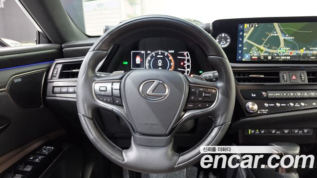 Lexus ES300h (VII) Executive 2023 — фото 13