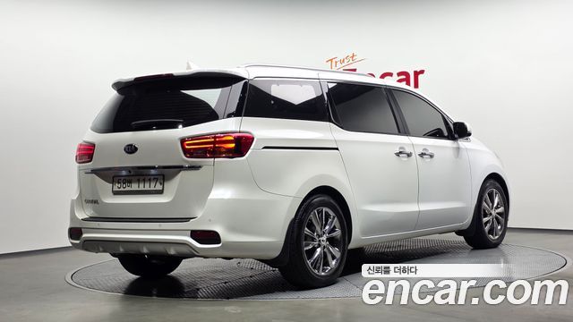Kia Carnival 9-Seater Noblesse Special 2019 — фото 2