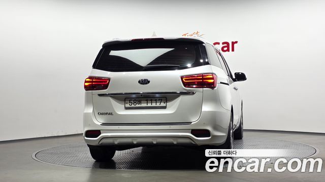 Kia Carnival 9-Seater Noblesse Special 2019 — фото 4