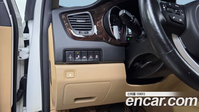 Kia Carnival 9-Seater Noblesse Special 2019 — фото 16