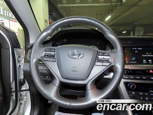 Hyundai Sonata (LF) 2.0 Premium 2016 — фото 16
