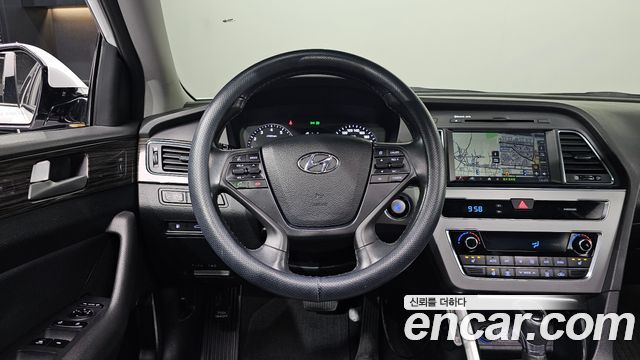 Hyundai Sonata (LF) 2.0 Smart 2015 — фото 16