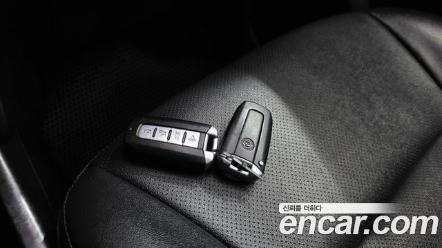 KG Mobility (SsangYong) Korando C 2.0 CVT 2WD Deluxe 2015 — фото 16