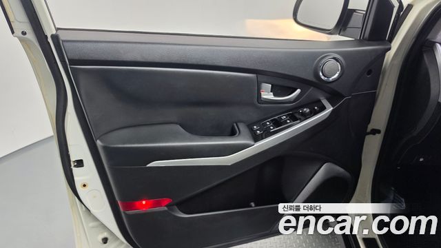 KG Mobility (SsangYong) Korando C 2.0 CVT 2WD Deluxe 2015 — фото 24