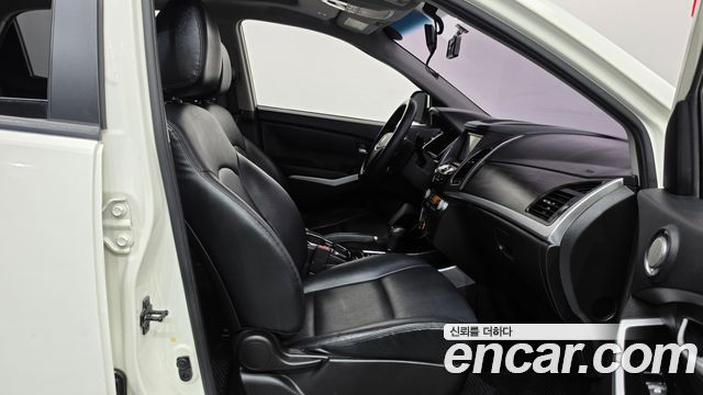 KG Mobility (SsangYong) Korando C 2.0 CVT 2WD Deluxe 2015 — фото 26