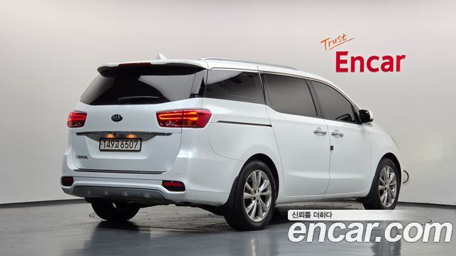 Kia Carnival 9-Seater Prstige 2020 — фото 2