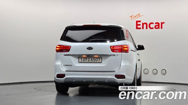 Kia Carnival 9-Seater Prstige 2020 — фото 4