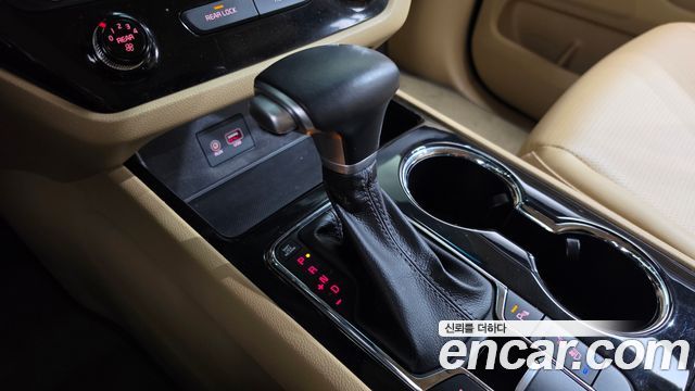 Kia Carnival 9-Seater Prstige 2020 — фото 9
