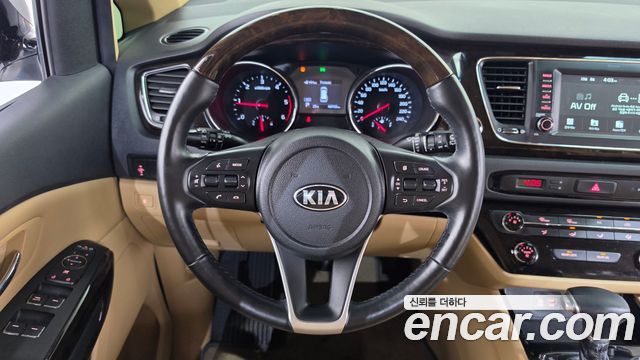 Kia Carnival 9-Seater Prstige 2020 — фото 12