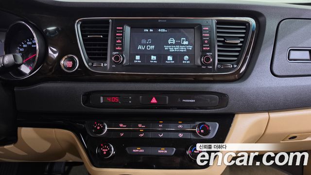 Kia Carnival 9-Seater Prstige 2020 — фото 13