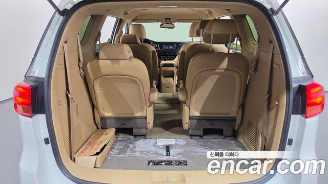 Kia Carnival 9-Seater Prstige 2020 — фото 20