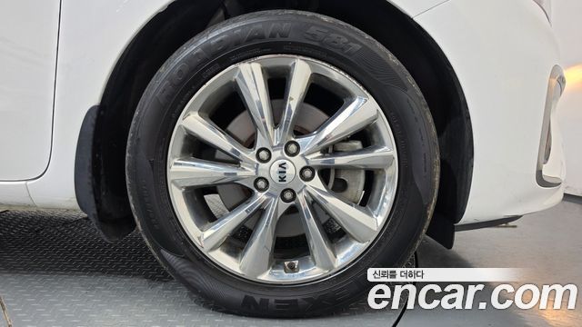 Kia Carnival 9-Seater Prstige 2020 — фото 21