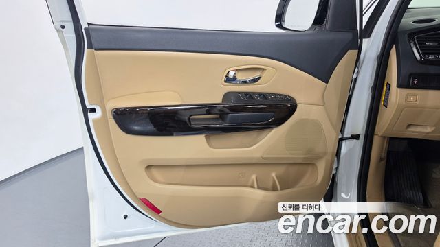 Kia Carnival 9-Seater Prstige 2020 — фото 24